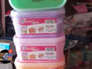 Snack baby lunch box with cutlerry
