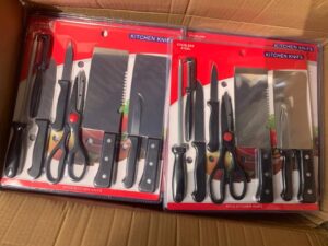 SET OF KNIVES / SCISSORS