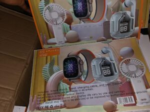 SMART WATCH WITH ACCESSORIES
